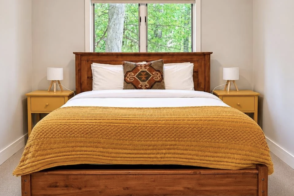 Ravine House queen room